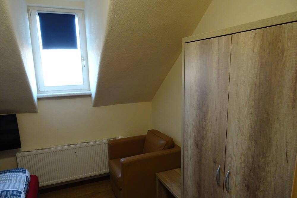 Ganze Wohnung, Ferienwohnung für 4  max. 5 Personen in Arnstadt inkl.Stellplatz in Arnstadt, Thüringer Kernland