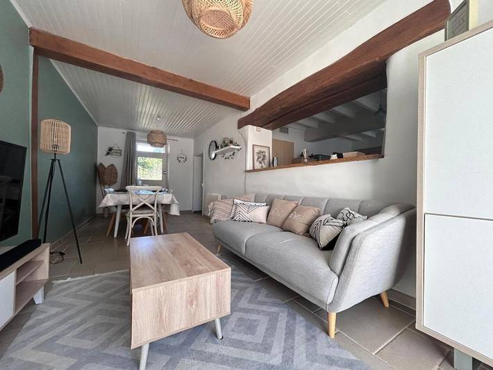 Location de vacances pour 6 personnes, avec jardin et terrasse à Pourrain