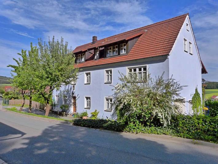 Ferienwohnung für 3 Personen, mit Terrasse und Garten sowie Pool und Ausblick in der Fränkische Schweiz
