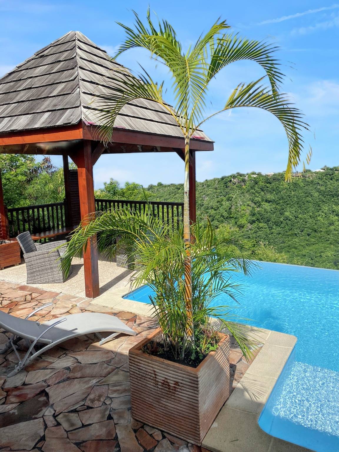 Charmant Bungalow avec vue sur la mer à Marigot, 60 m², piscine. in Vieux-Habitants, Guadeloupe