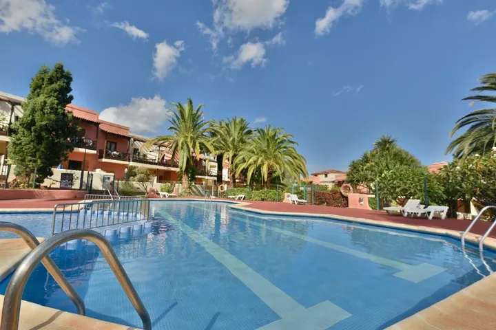 Casa de vacaciones para 4 personas, con vistas además de piscina y jardín - 1