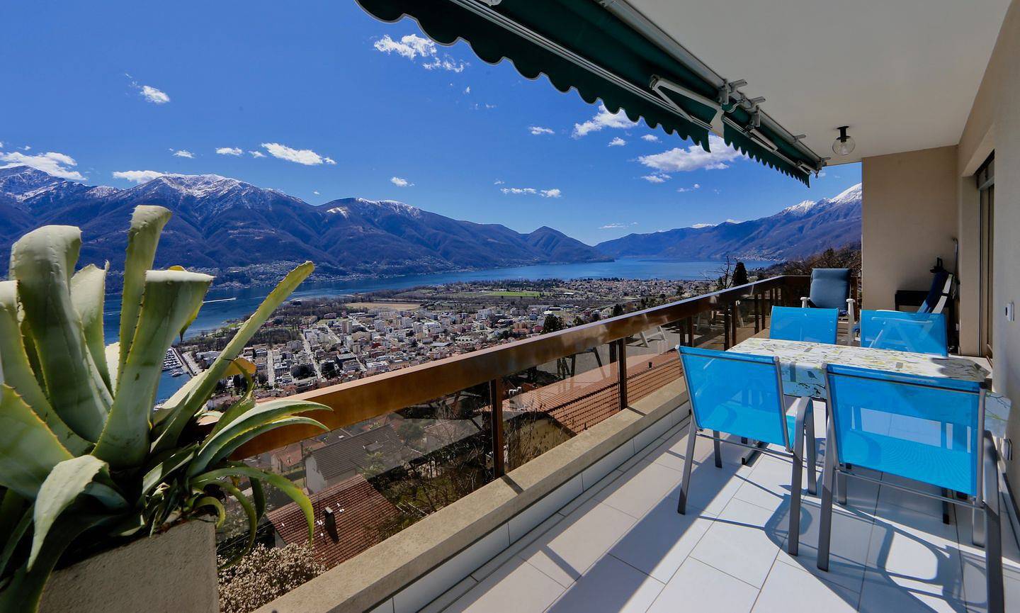 Ganze Wohnung, Eck-Wohnung im 3. Stock für 1-5 Personen. in Orselina, Tessiner Alpen
