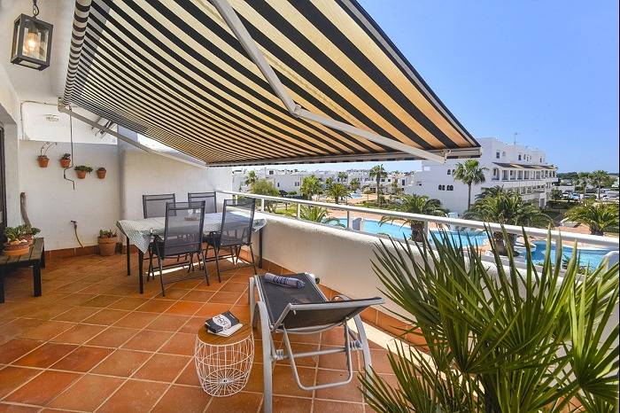 Ferienwohnung für 4 Personen, mit Meerblick und Terrasse sowie Garten und Pool in Cala d'Or
