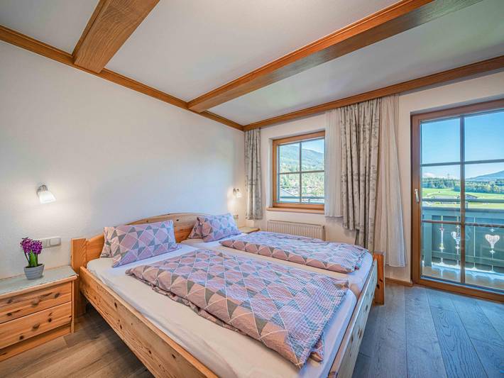 Ferienhaus für 26 Personen, mit Balkon und Terrasse sowie Garten und Pool in Neukirchen am Großvenediger - 2