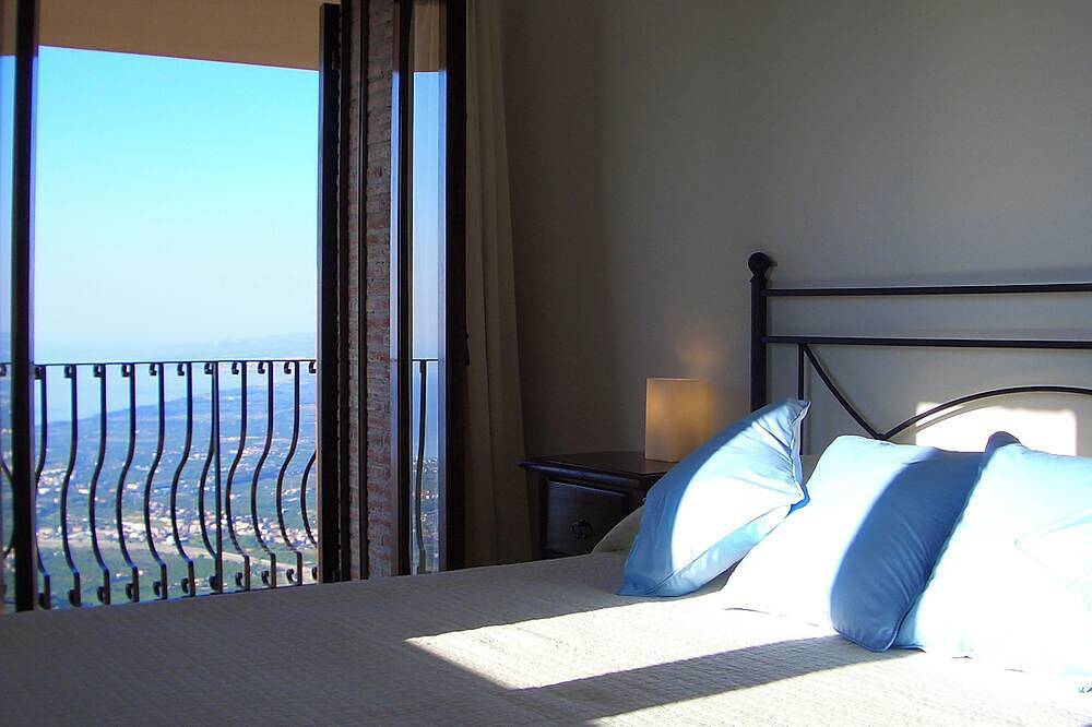 Villa con piscina in posizione tranquilla. Viste uniche del mare, Etna, Taormina in Castelmola, Provincia di Messina