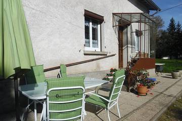 Location de vacances pour 6 personnes, avec jardin à Peschadoires