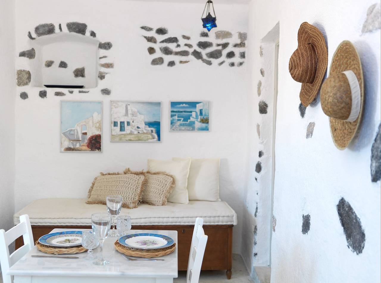 Quaint Santorini Villa | Blue House | 1 Bedroom in Exo Gonia, Santorin