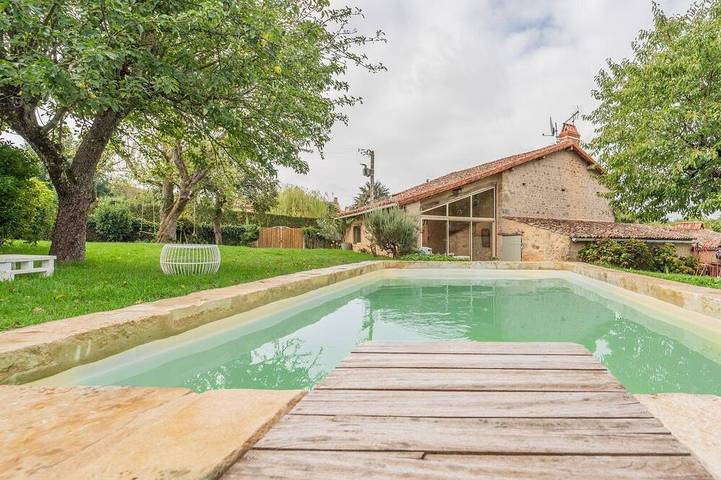 Gîte pour 10 personnes, avec balcon et jardin à Château-Larcher