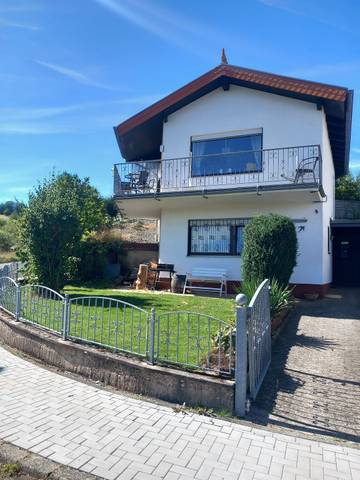 Ferienhaus für 4 Personen, mit Garten und Ausblick sowie Terrasse, mit Haustier in der Vulkaneifel