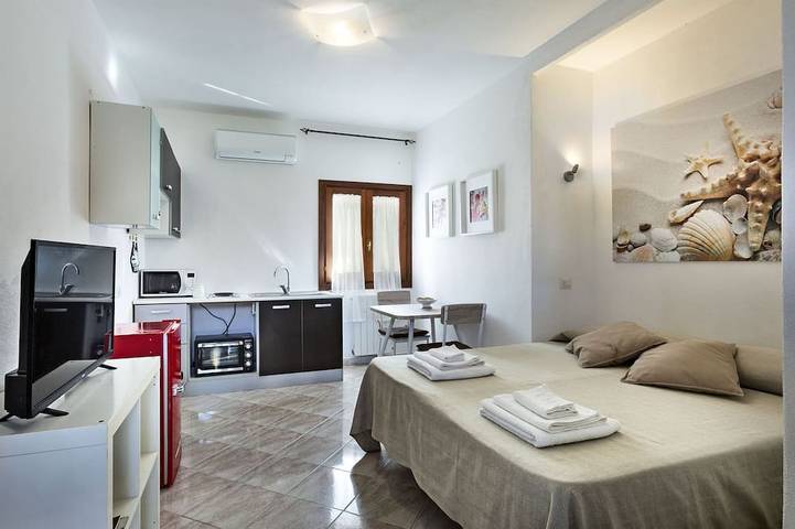 Casetta Gli Ulivi -B- Studio mit Garten in Arzachena, Gallura
