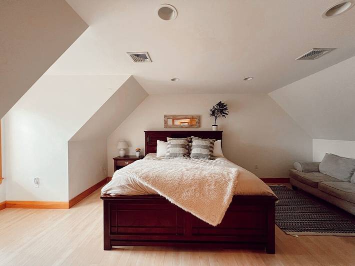 Lodge for 18 people, with yard and hot tub in Maine