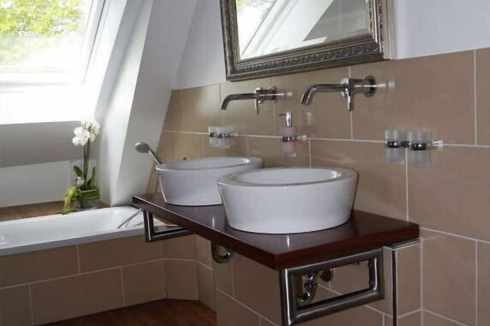 Ganze Wohnung, Hof am Grebiner See in Grebin, Südliche Ostseeküste