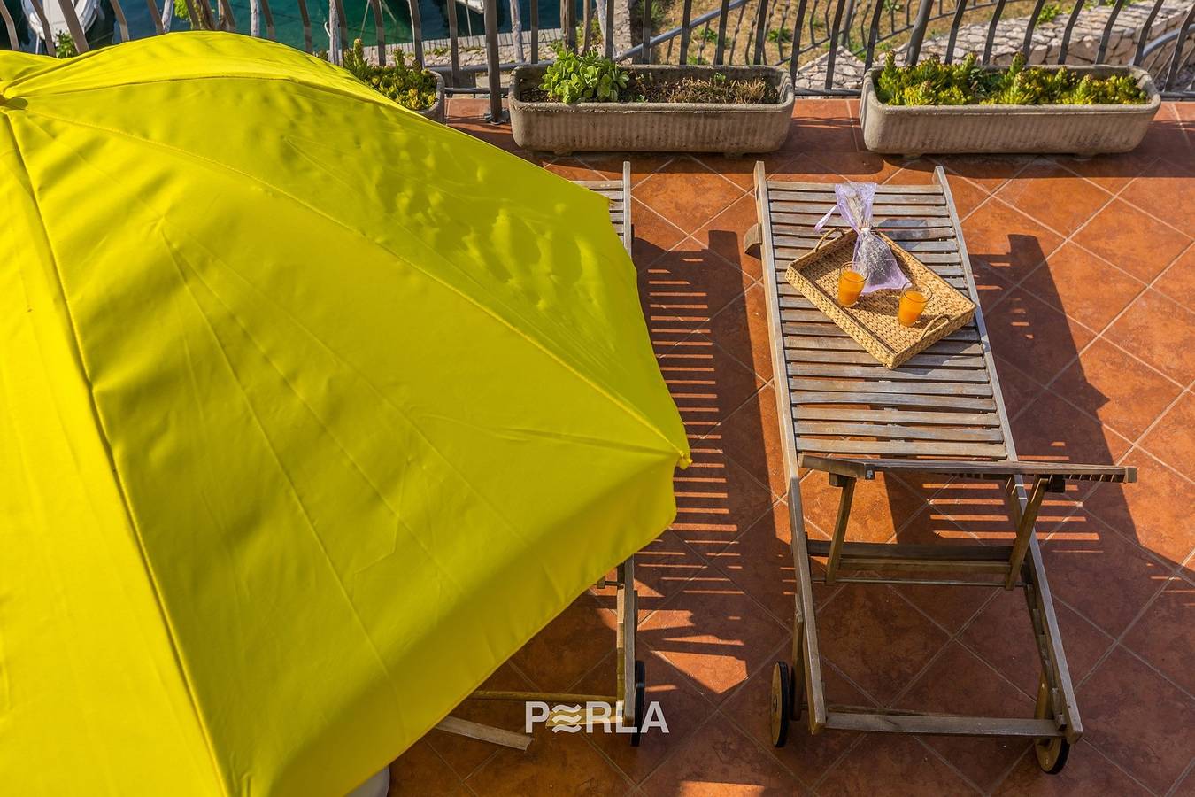 Ferienhaus Bella Mare mit herrlichem Meerblick 50m vom Strand in Vrbnik auf der Insel Krk in Vrbnik, Krk