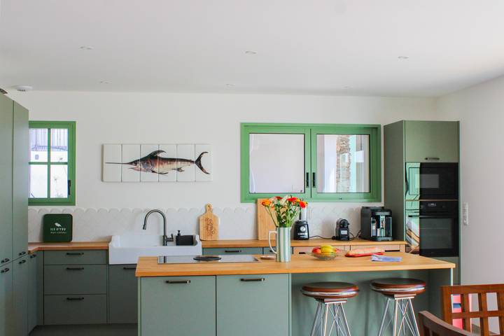 Air-conditioned villa with heated pool in Port-Joinville, Île d'Yeu, sleeps in L'Île-d'Yeu, Vandea