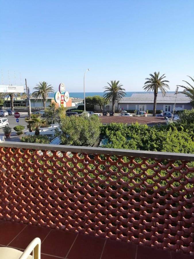 Ganze Wohnung, Two-Bedroom Apartment in Marina di Carrara, Carrara