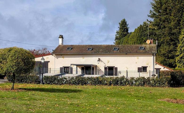 Location de vacances pour 6 personnes, avec piscine et jardin à Le Châtenet-en-Dognon - 3