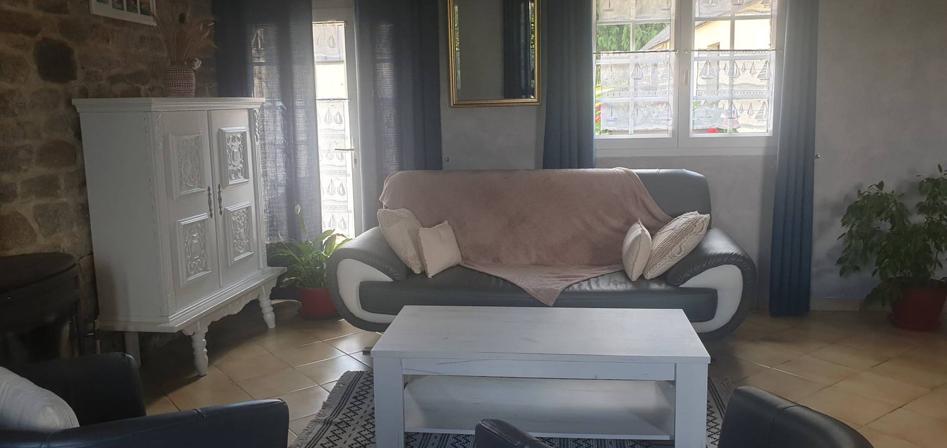 Gîte de caractère à la campagne, piscine chauffée in Ergué-Gabéric, Région de Quimper