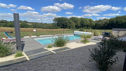 Gîte pour 7 personnes, avec terrasse ainsi que jardin et piscine, animaux acceptés à Péaule