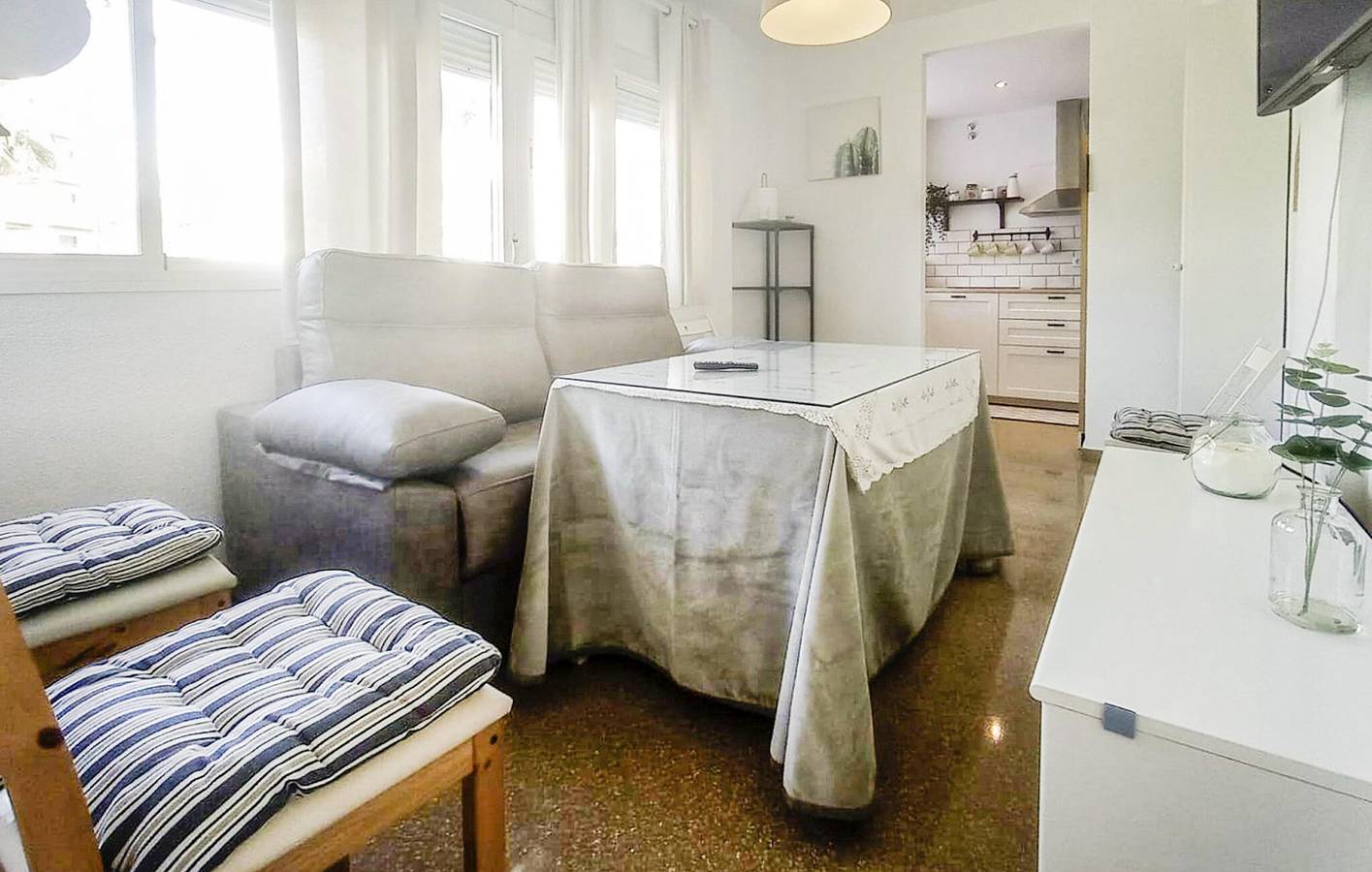 Ganze Ferienwohnung, Modernes Apartment am Strand mit AC und WiFi in Torrox Costa, Torrox