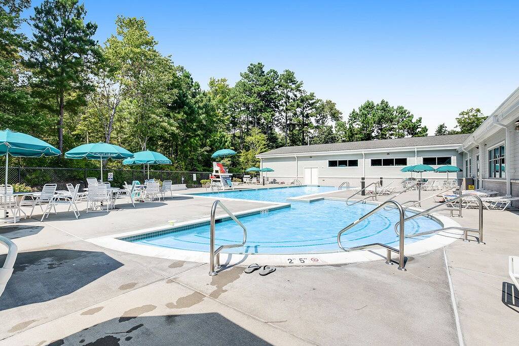 Ganze Wohnung, Sea Colony oceanfront 2nd floor condo w/ free Wifi, shared sauna, and pool in Sea Colony, Middlesex Beach