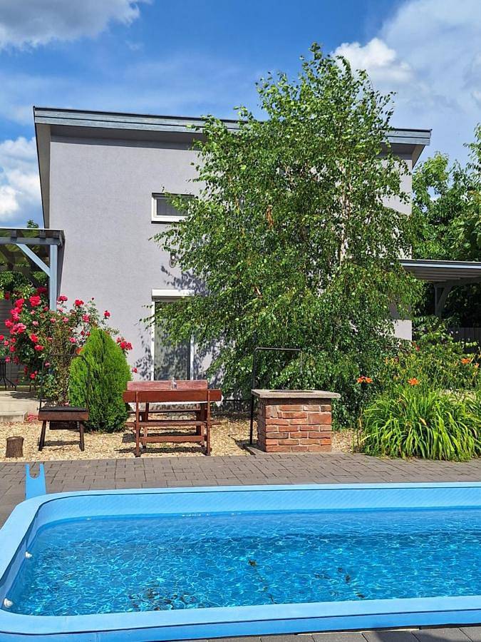 Apartament wakacyjny dla 3 osób, z ogród i basen, zwierzęta dozwolone w Tiszafüred