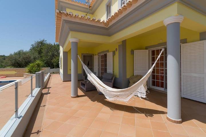 Location de vacances pour 10 personnes, avec piscine et vue ainsi que jardin et balcon dans Alcantarilha - 2