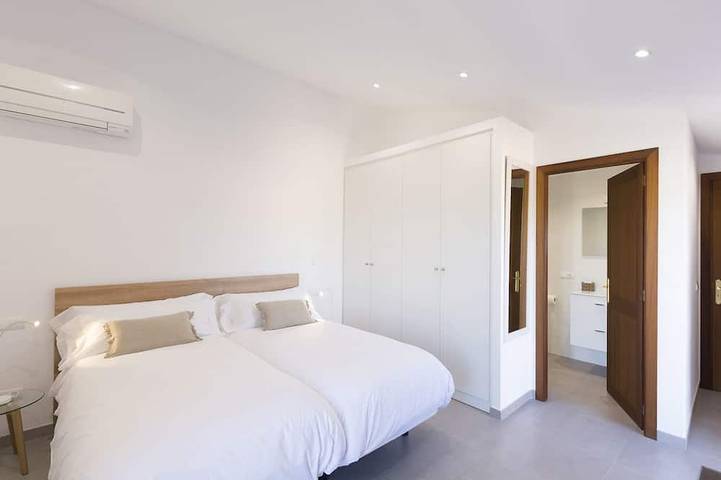Ferienhaus für 10 Personen, mit Balkon und Garten in Ses Covetes - 4