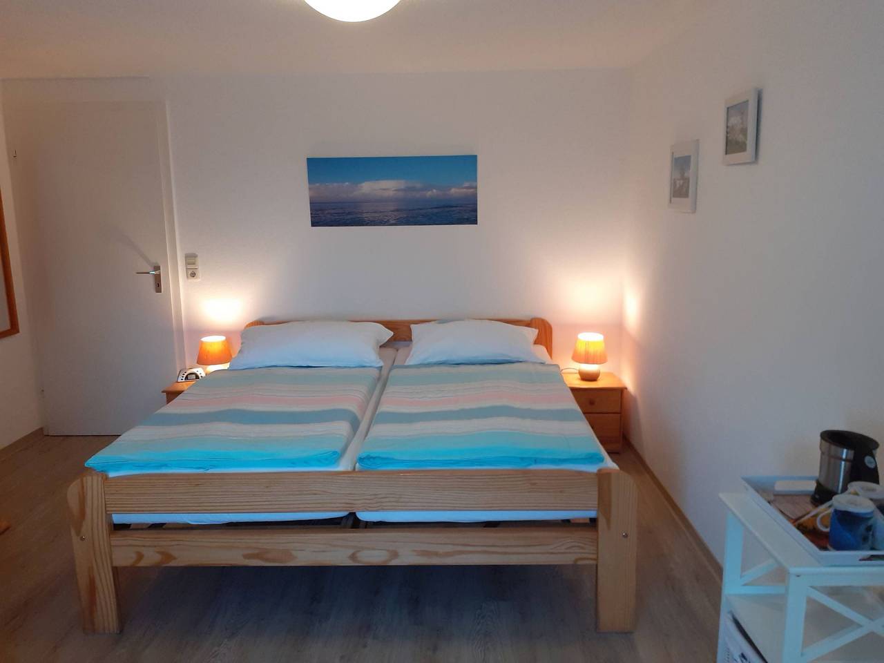 Ganze Ferienwohnung, Gästezimmer mit Frühstück im Obergeschoss in Pilsum, Krummhörn