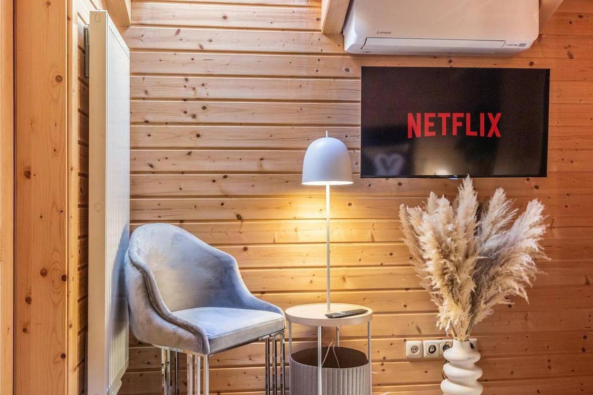 Wellness-Chalet am Badesee für bis zu 10 Personen in Rieden (Eifel), Osteifel