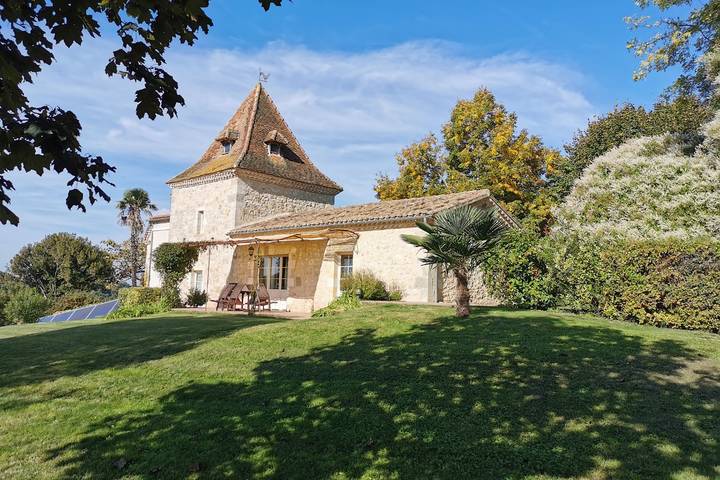 Gîte pour 6 personnes, avec terrasse ainsi que piscine et jardin - 1