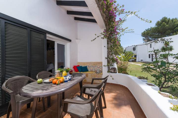 Location de vacances pour 4 personnes, avec jardin à Cala Ferrera