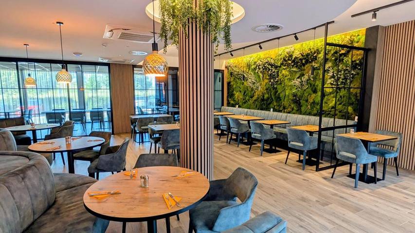 Hôtel pour 2 personnes, avec jardin et vue à La Louvière