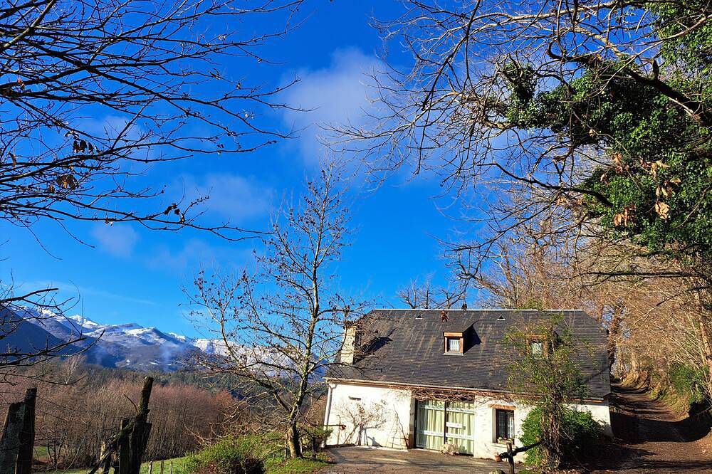Gîte près de Lourdes, dans les Pyrénées. Vue sur les montagnes. Animaux acceptés in Poueyferré, Hautes-Pyrénées
