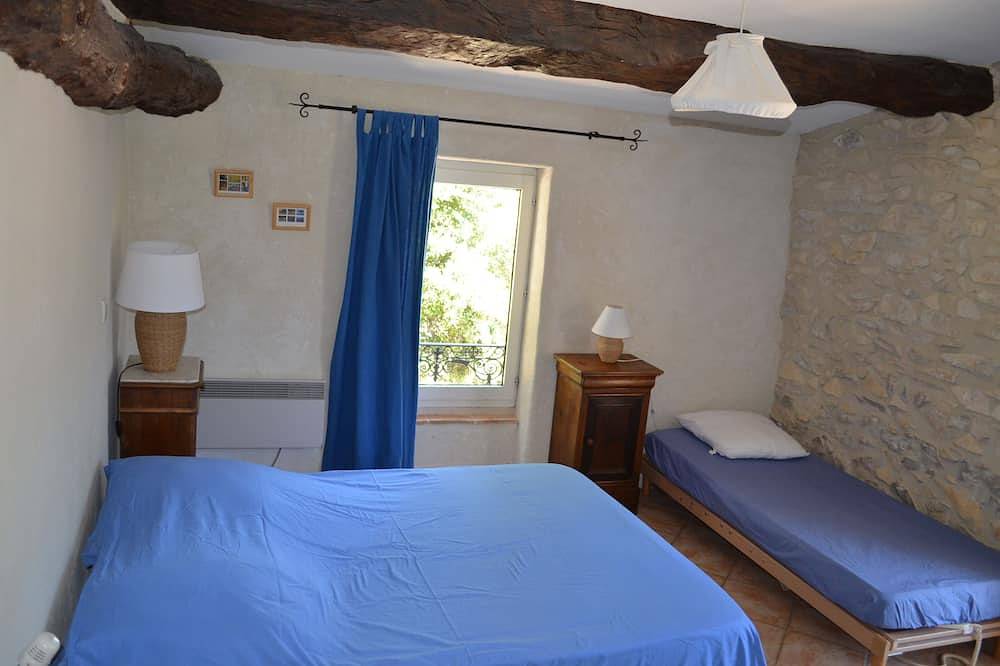 Steinhaus mit wunderschones Schwimmbad und umliegende Panorama in Séguret, Vaucluse