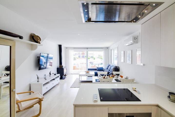 Casa rural para 4 personas, con terraza, Se admiten mascotas en Ampuriabrava - 3