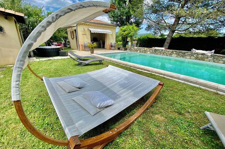 Location de vacances pour 6 personnes à Alba-la-Romaine