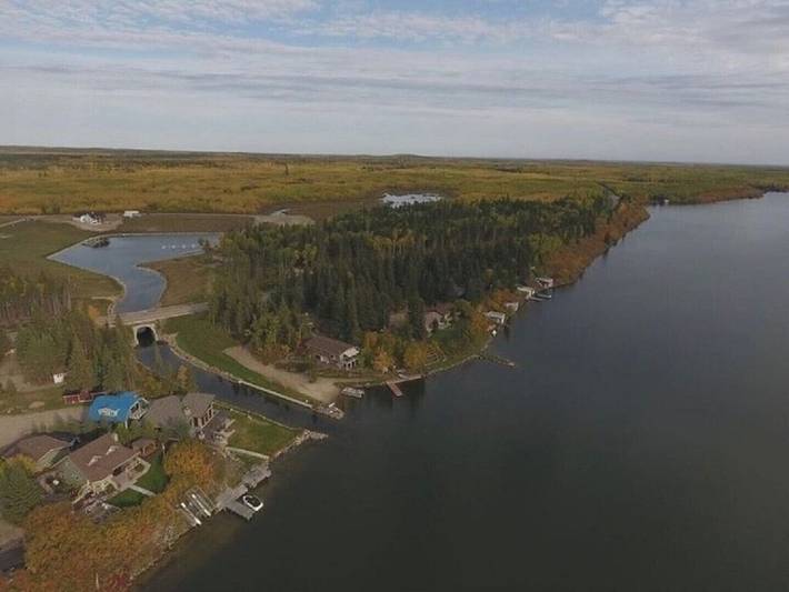 Cabin rentals and lodges for 6 people, with balcony in Saskatchewan