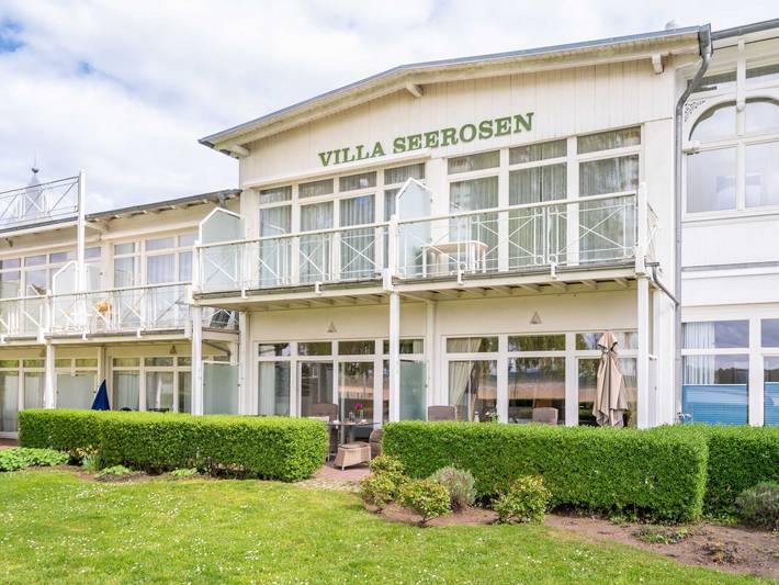 Ganze Ferienwohnung, Villa Seerosen - Appartement Seebrise - Appartement Seebrise - 1. Reihe am Schmachter See in Binz, Rügen