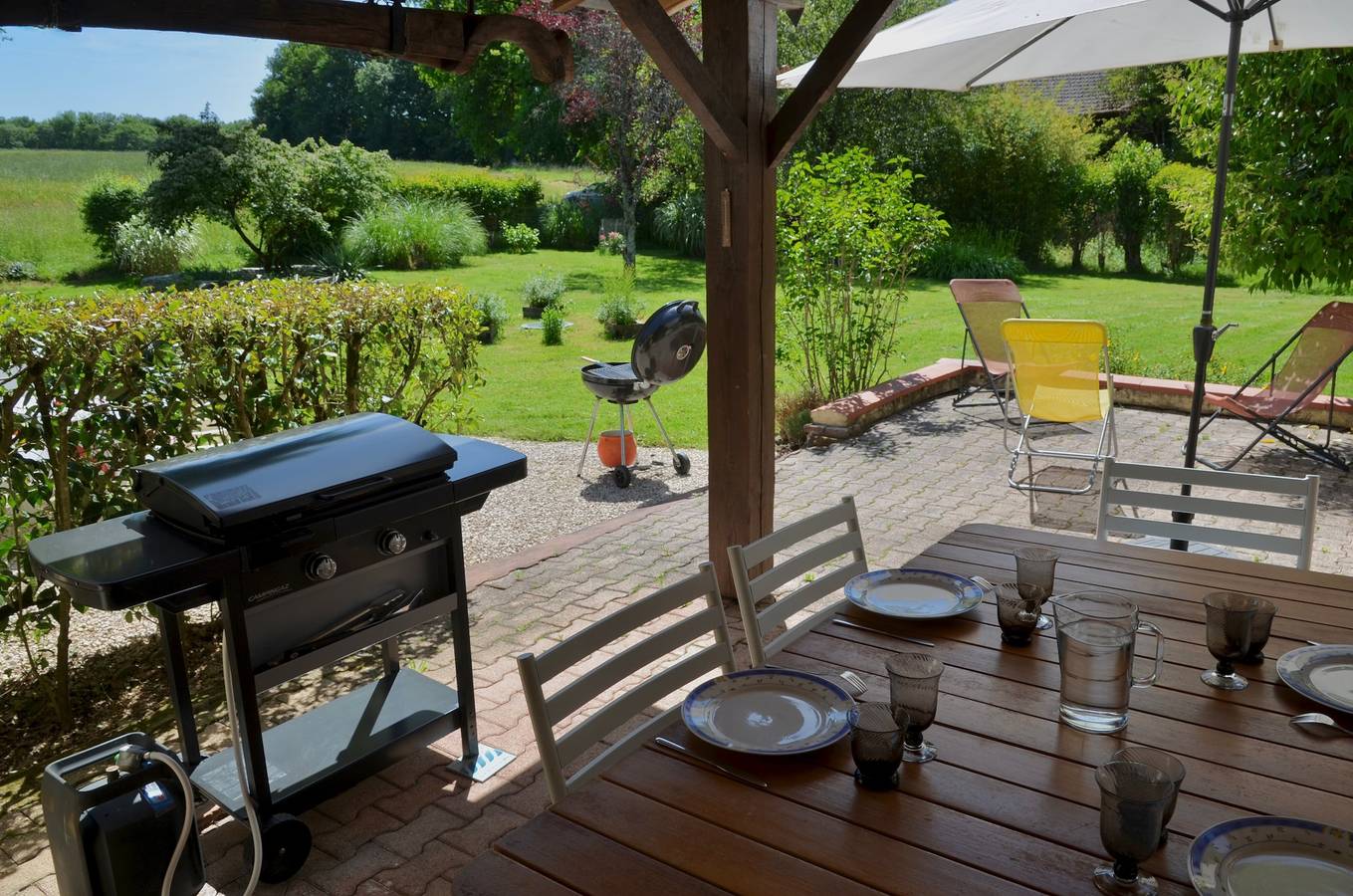 Maison de campagne 'Peyrouteau, Gîte Bucolique' avec piscine privée, terrasse et Wi-Fi in Dému, Gers