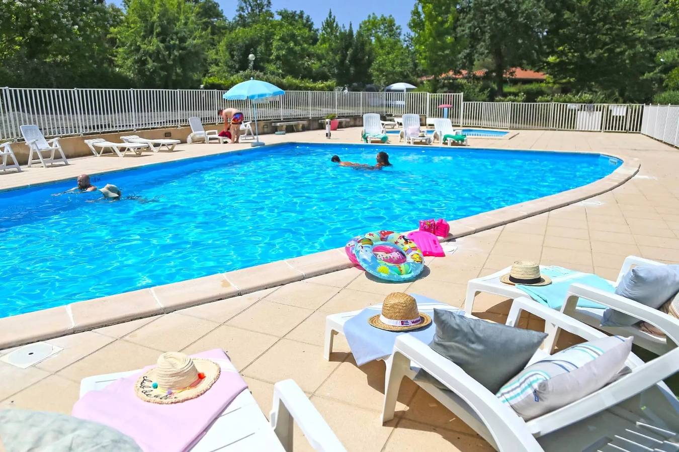 Petit mobil-home 2 chambres - terrasse en bois non couverte - 20m² (R14 - 038) 3 personnes in Thiviers, Périgord Vert