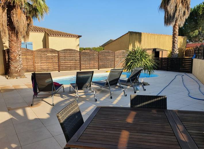 Location de vacances pour 10 personnes, avec terrasse ainsi que jardin et piscine à Mirepeisset - 3