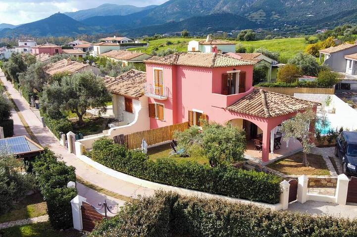 Villa Maria: Nuova Piscina Privata, 3 Camere, Mare a 5 Minuti a Piedi in Foxi Murdegu, Tertenia