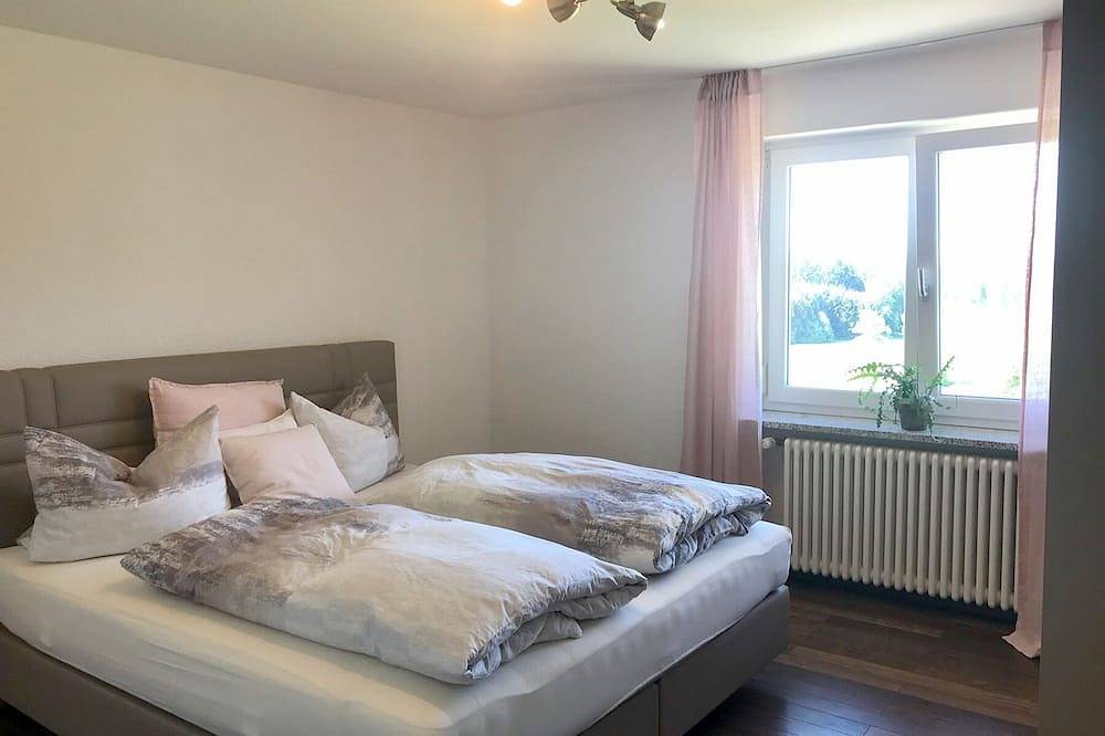 Ganze Wohnung, Ferienwohnung Schottenhof Walser 2 - Alleinlage im Grünen mit Panoramablick in Achberg, Region Bodensee-Oberschwaben