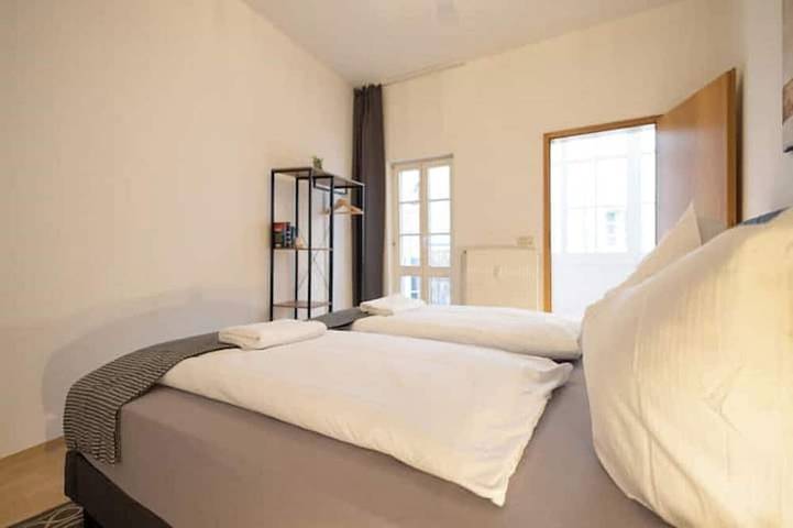 Ganze Wohnung, Ko-Living Space Oper | Suite 12 | Küche | Wohnzimmer | Dart | Innenstadt in Halle, Saale-Unstrut