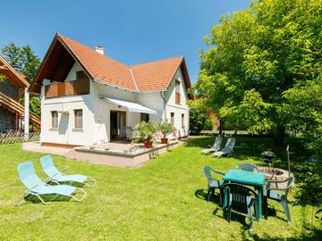 Ferienwohnung für 4 Personen, mit Terrasse und Garten in Balatonakali