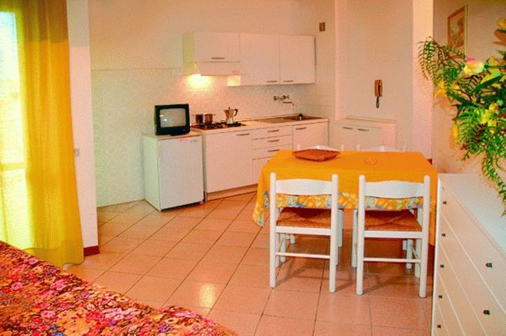 Ferienwohnung für 3 Personen, mit Balkon/Terrasse und Meerblick in Lignano Sabbiadoro - 2