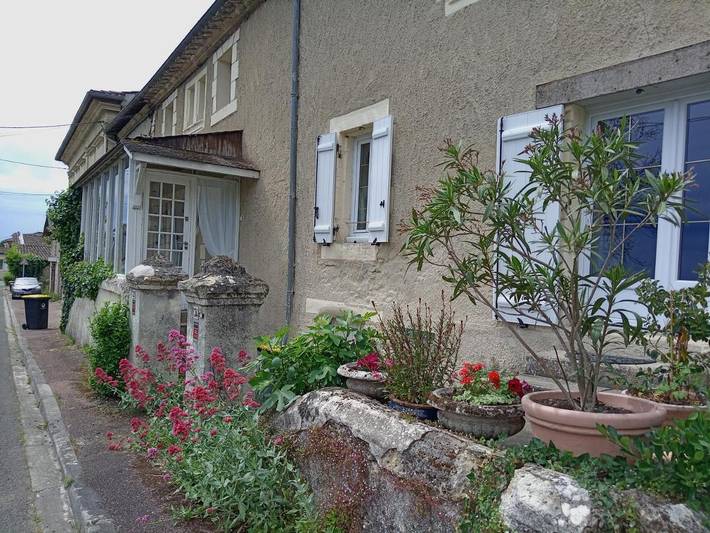 Location de vacances pour 4 personnes, avec jardin ainsi que vue et terrasse, animaux acceptés à Puynormand