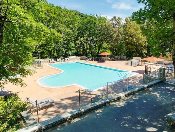 Bungalow para 4 personas, con Terraza y Piscina para niños en Ardèche