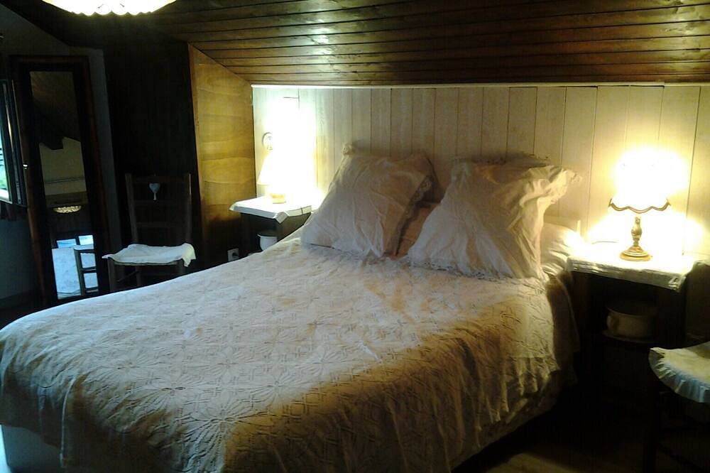 Chalet De Montagne At 1170 m Hameau De La Commune De Orelle. Summer Winter in Orelle, Region Saint-Jean-de-Maurienne