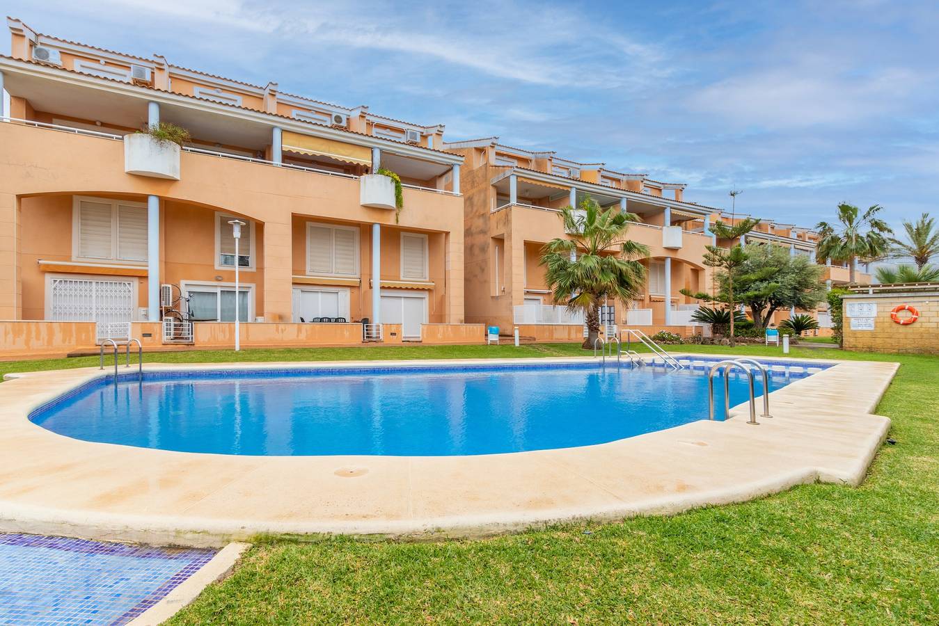 Geheel appartement, Diervriendelijk appartement 'Edificio Menorca' dichtbij de zee met gedeeld zwembad & Wi-Fi in Toscamar, Jávea